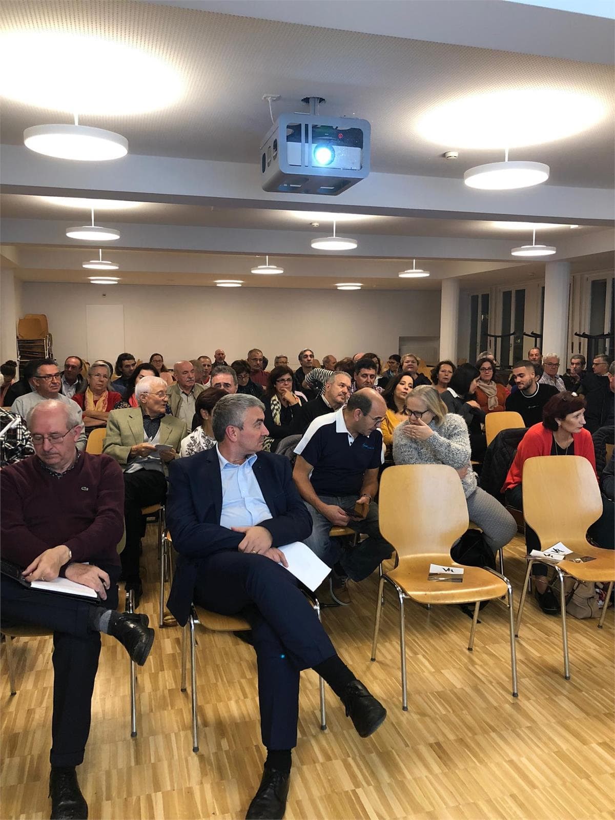 Conferencias realizadas en Suiza para Españoles en el extranjero. Información fiscal para residentes Españoles en Suiza - Imagen 1